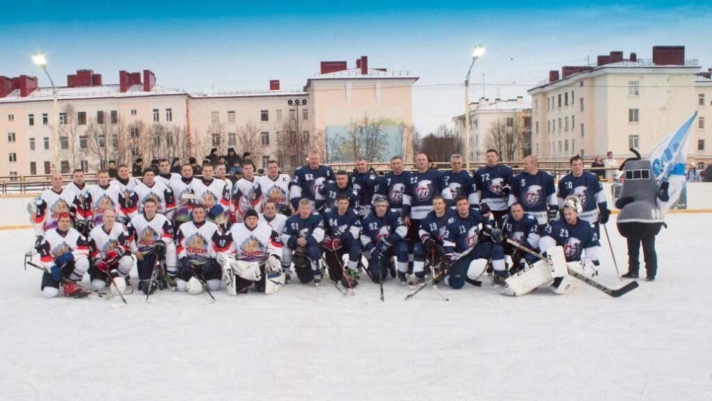 На стадионе ЦСКА/СПб в Североморске прошел хоккейный матч