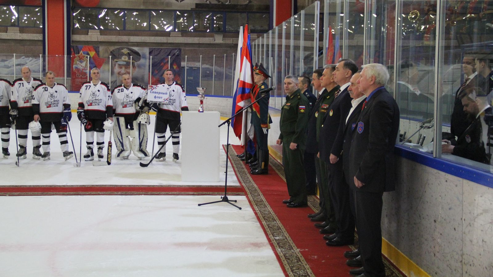 В Санкт-Петербурге прошло торжественное открытие Кубка Вооруженных Сил Российской Федерации по хоккею с шайбой (35 лет и старше)