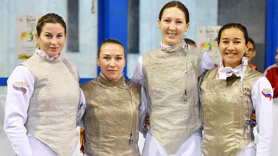 Армейские рапиристки Инна Дериглазова Анастасия Иванова и Аделина Загидуллина - вторые на этапе Кубка мира в Египте в команде