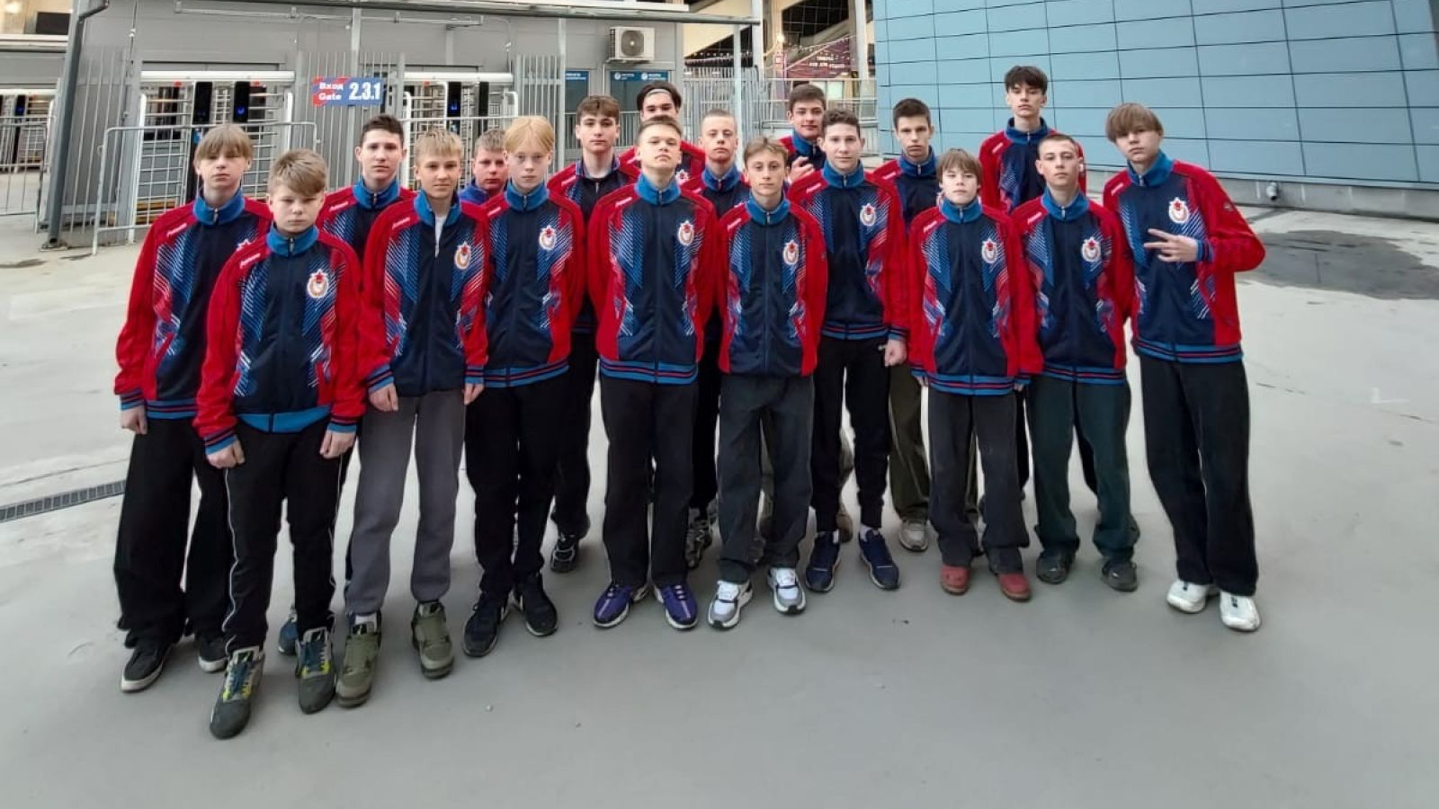 Смоленские армейские футболисты посетили матч РПЛ