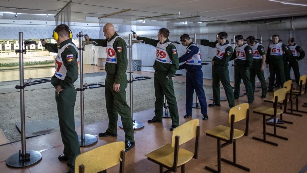 На спортивных объектах ЦСКА в Самаре стартовал чемпионат ЦВО по офицерскому троеборью