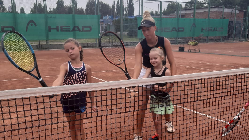 «Интересный опыт». Новоиспеченный Мастер спорта по большому теннису Александра Шубладзе провела мастер-класс для юных теннисистов ростовского филиала ЦСКА