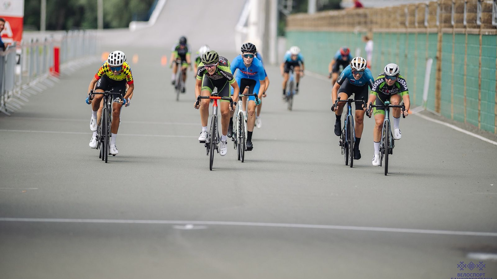 Марина Комина завоевала золотую медаль в групповой гонке по велосипедному спорту среди женщин