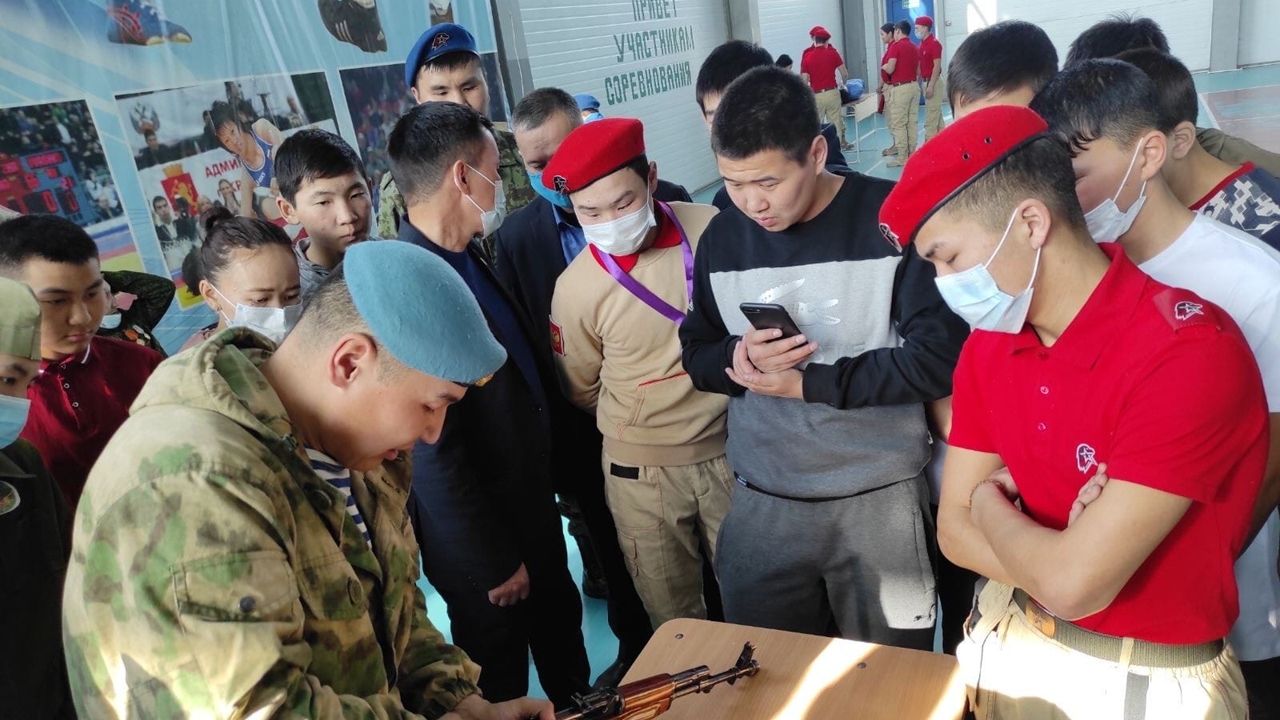Подтянуться и оказать медицинскую помощь: игру «Один день в армии» для юнармейцев Тывы провел ФОК г. Чадан ЦСКА/Самара