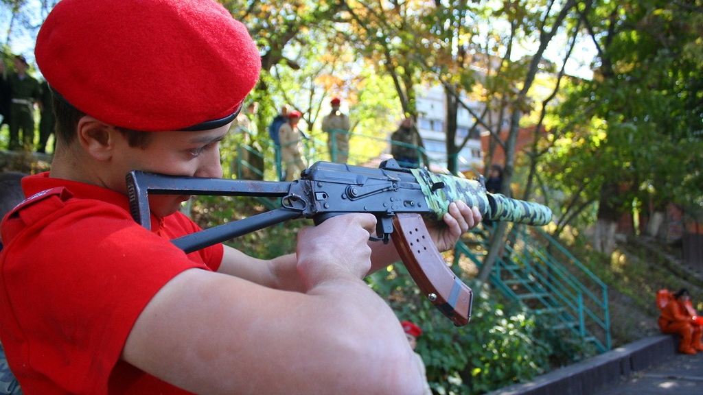 Юнармейцы Владивостока приняли участие в праздновании Дня призывника