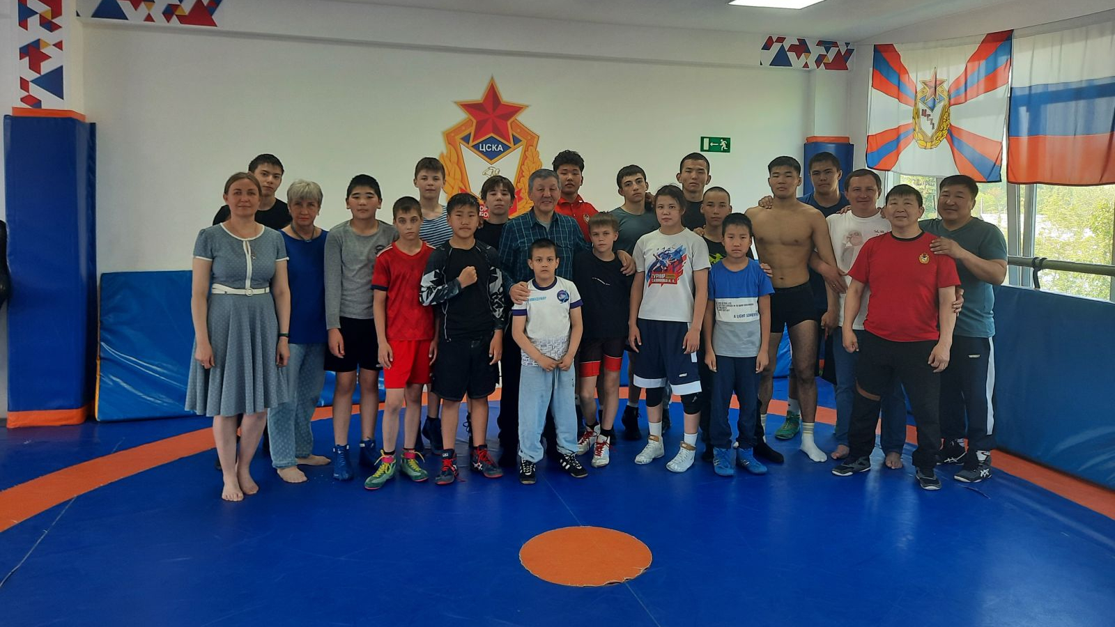 Вольники СШ (г. Иркутск) Хабаровского филиала ЦСКА встретились с олимпийским чемпионом Павлом Пинигиным