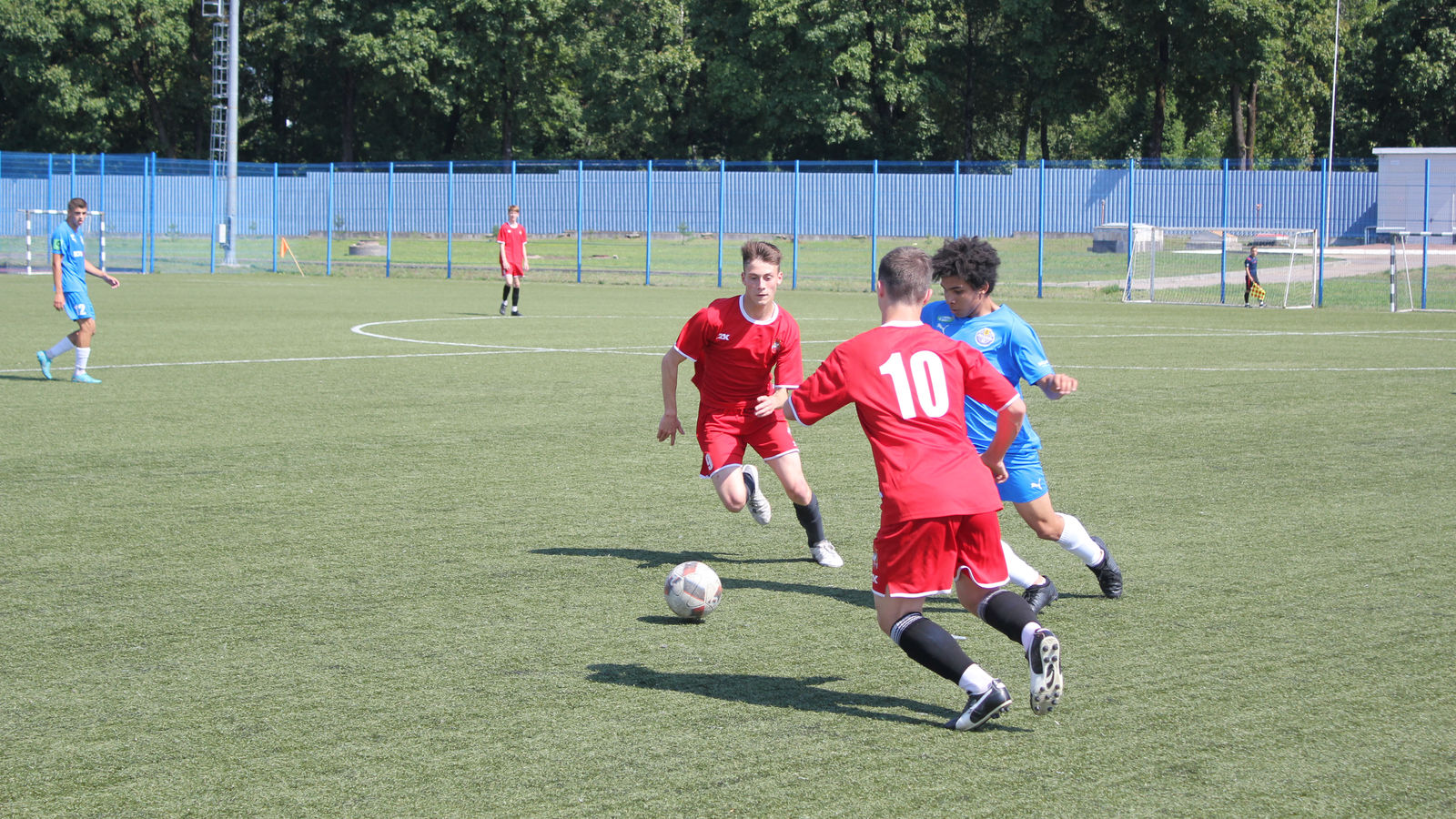 Стартовали с боевой ничьей