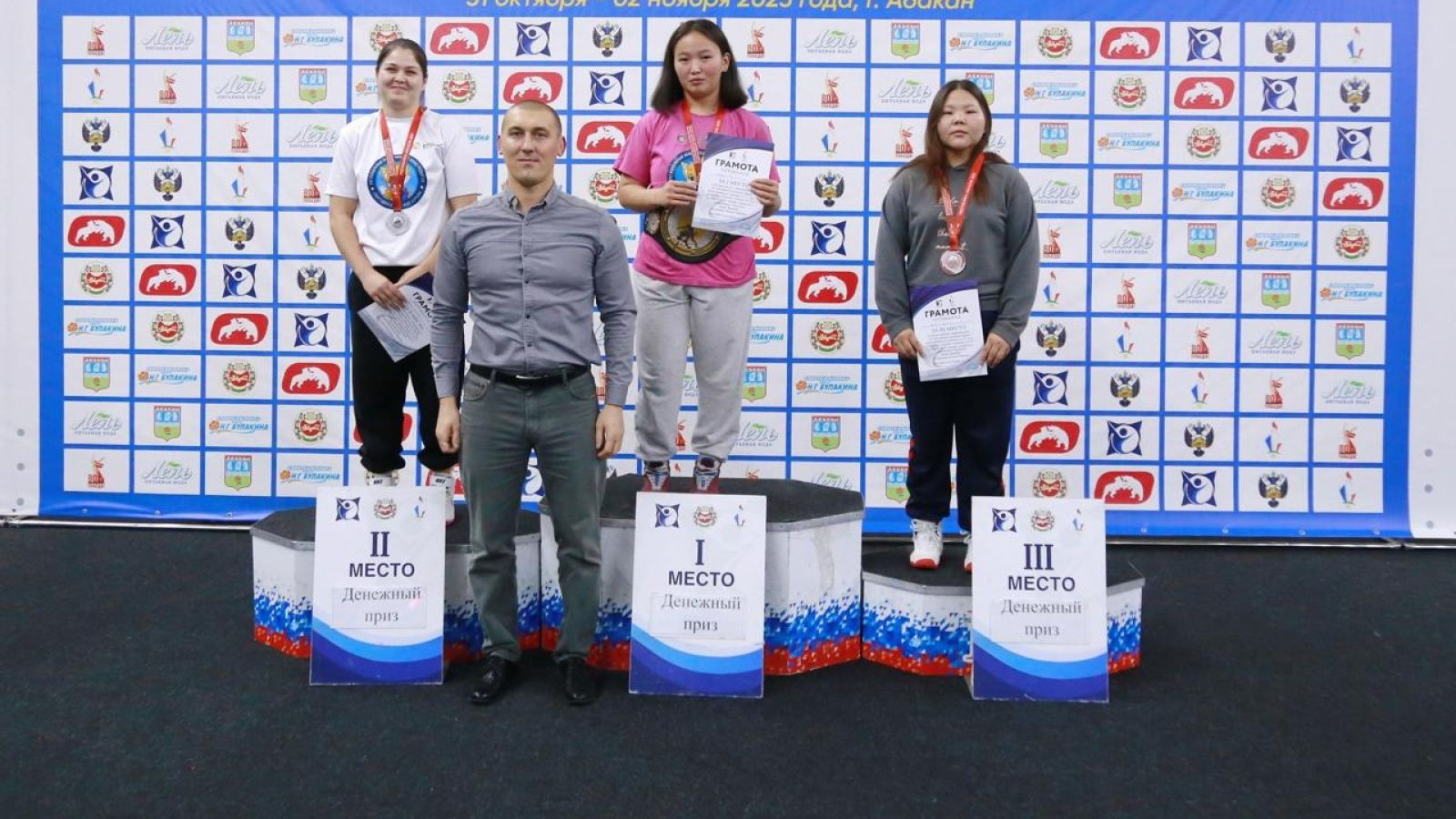 Бронзу всероссийских соревнований по спортивной борьбе завоевала обучающаяся спортшколы «ЦСКА-Тыва»