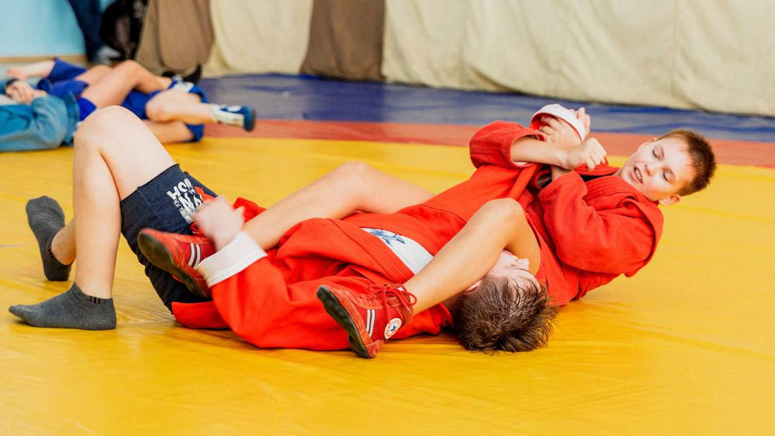 Тренер по самбо ростовского филиала ЦСКА о любимом виде спорта и о том с чего начинают настоящие чемпионы