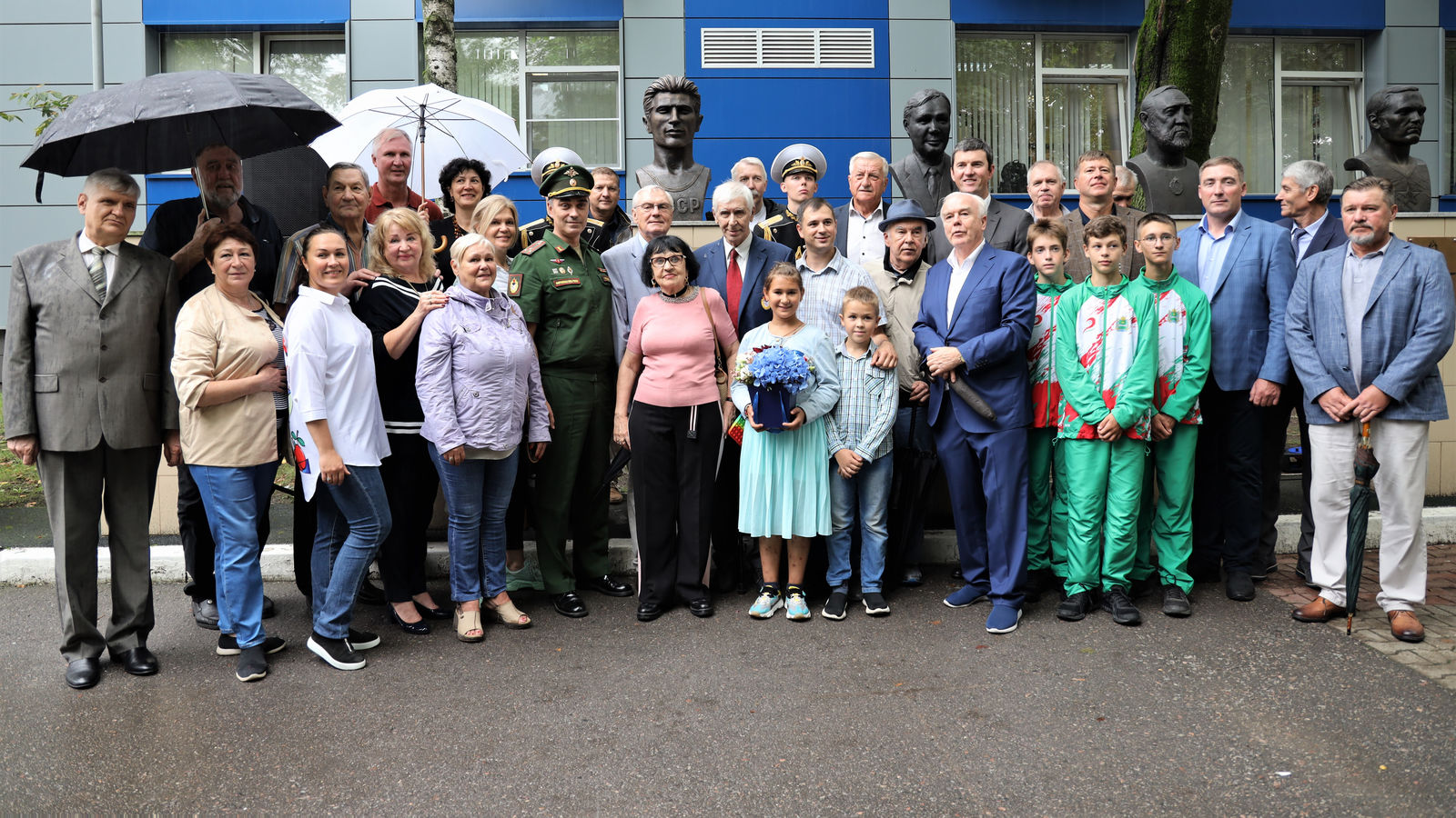 На Аллее спортивной славы ЦСКА открыли бюст трехкратному олимпийскому чемпиону по академической гребле Вячеславу Николаевичу Иванову