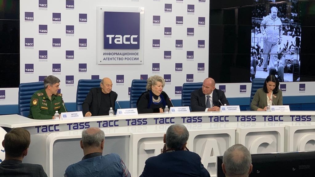 Начальник ЦСКА полковник Артем Громов принял участие в пресс-конференции посвященной открытию памятника Анатолию Тарасову