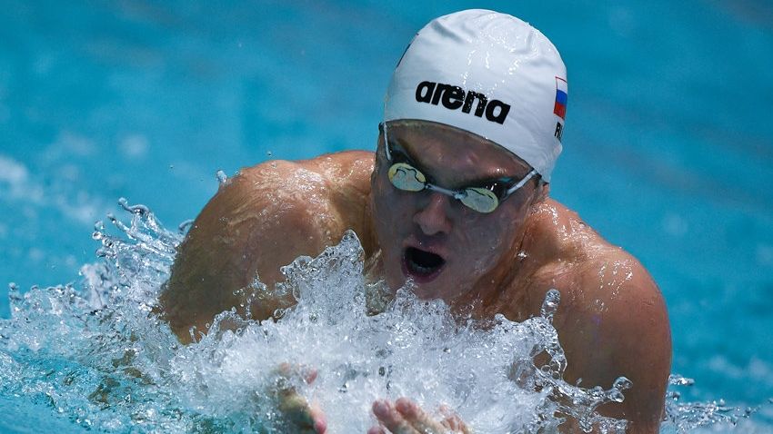 Армейские пловцы завоевали две золотые и одну серебряную медали в стартовый день четвертого этапа Кубка мира FINA