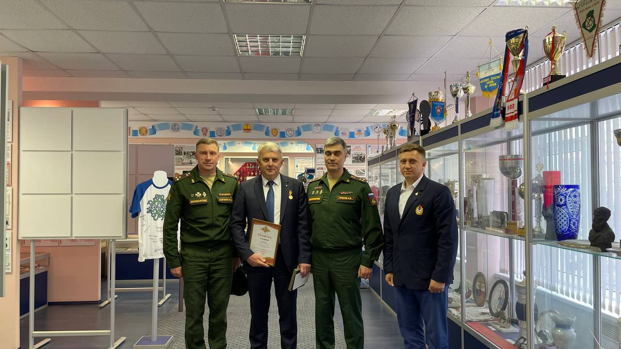 В рамках рабочей поездки в Смоленск начальник ЦСКА полковник    Артём    Громов   посетил    Смоленский государственный университет спорта