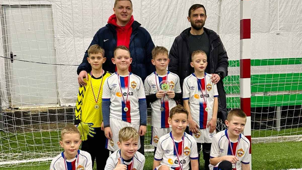 Смоленские армейские футболисты завершили выступление в детской футбольной лиге победой