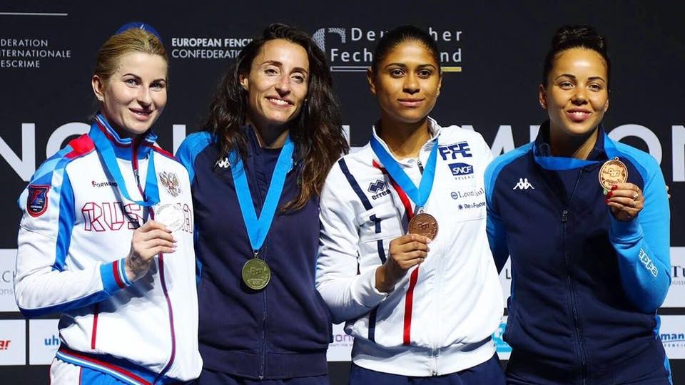 Армейская рапиристка Инна Дериглазова стала второй на чемпионате Европы по фехтованию в Дюссельдорфе