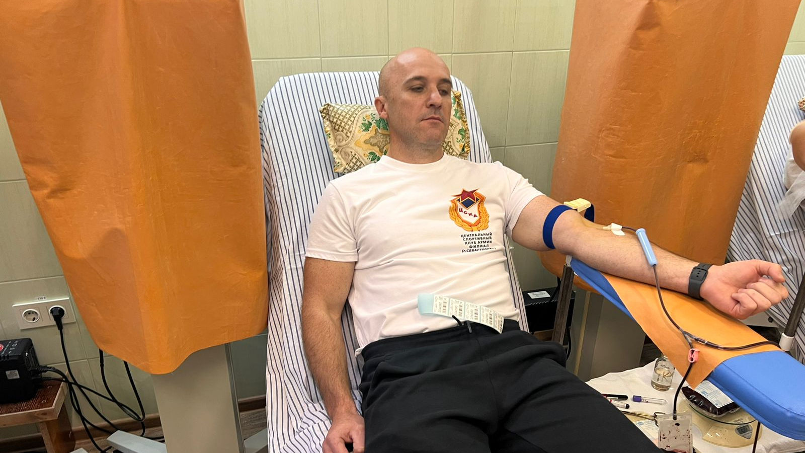 Представители филиала ЦСКА (г. Севастополь) стали донорами крови для раненых в ходе СВО