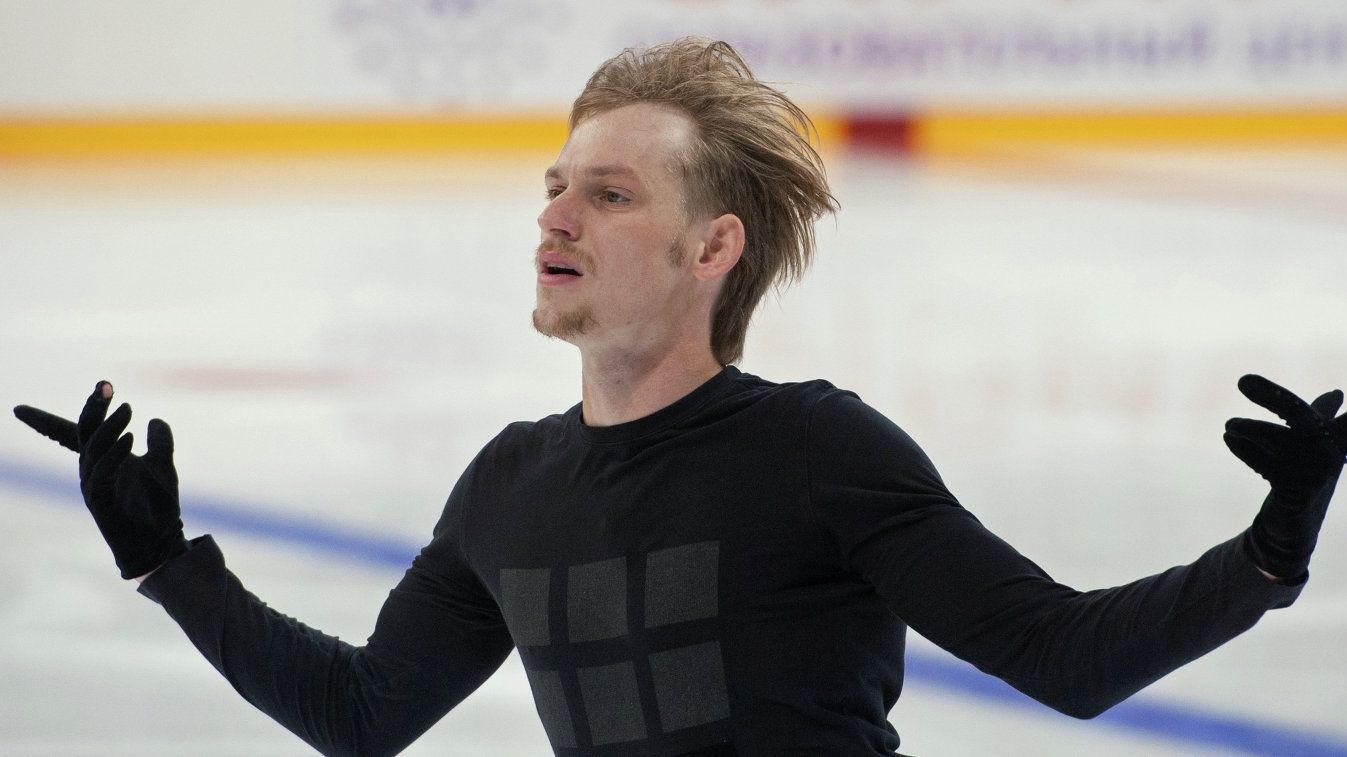 Фигурист ЦСКА Сергей Воронов пятый после короткой программы «Skate America 2016» Максим Ковтун – десятый