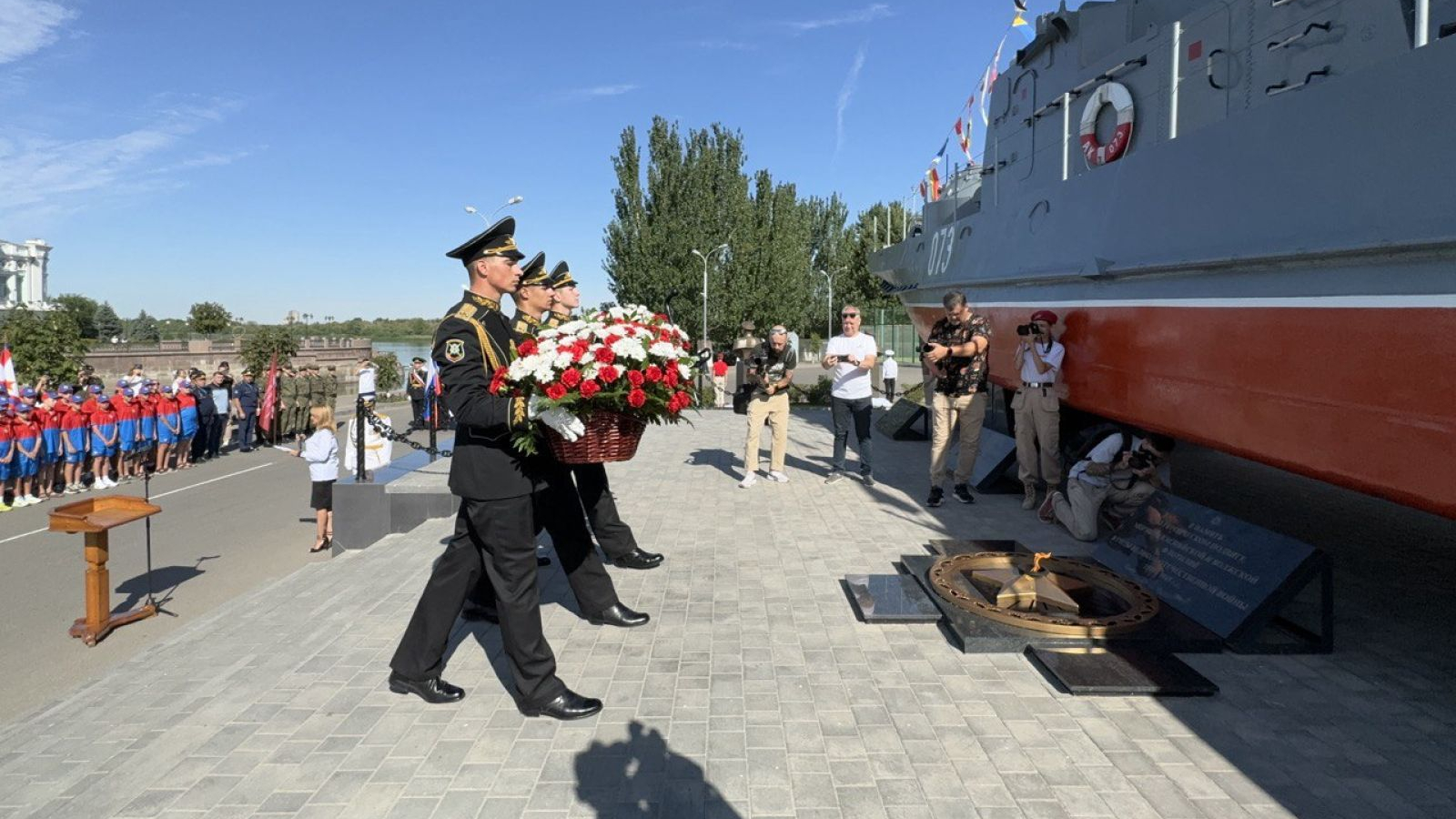 В СПОРТИВНОМ ЦЕНТРЕ ЦСКА Г. АСТРАХАНЬ ОТКРЫЛИ АЛЛЕЮ СЛАВЫ