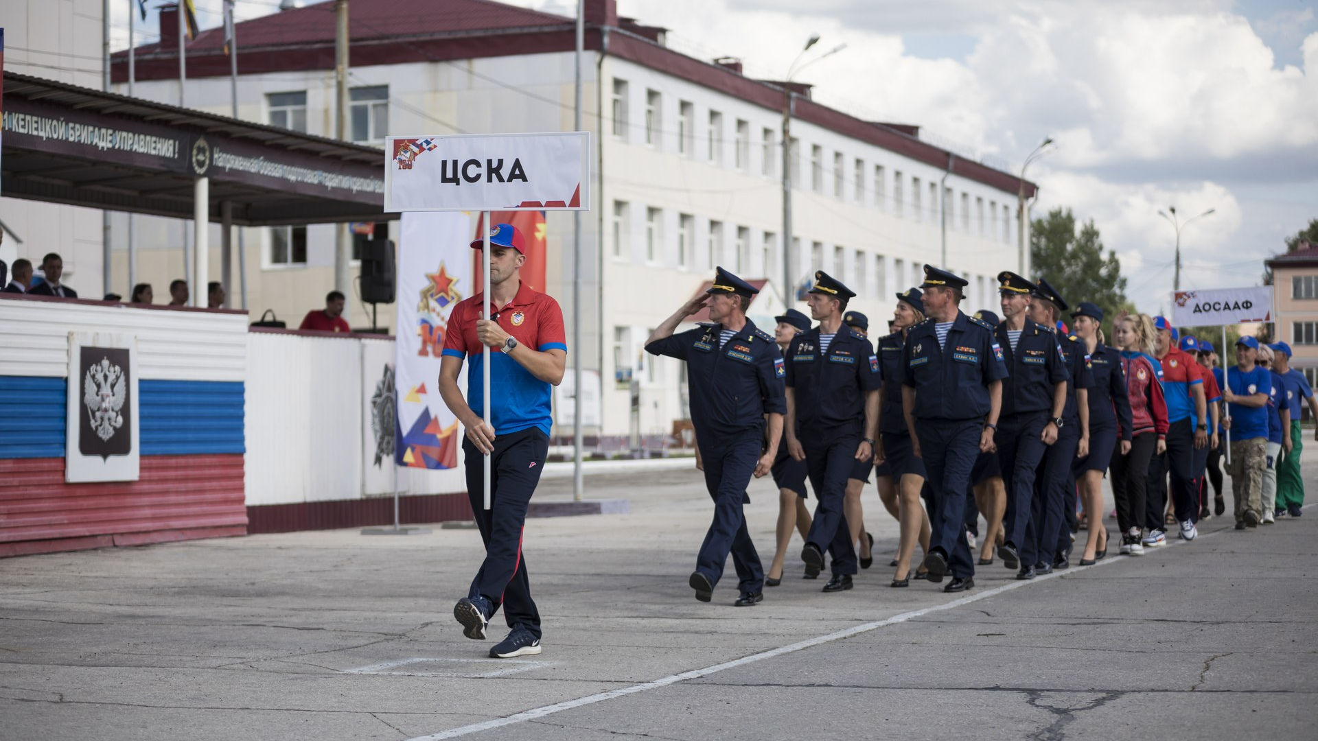 В Самаре дали старт чемпионату ВС РФ по парашютному спорту