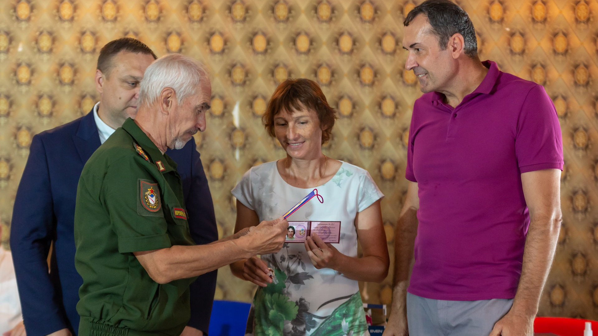 Тренера по фехтованию спортшколы ЦСКА/Самара Екатерину Лебедеву-Горскую приняли в совет ветеранов спорта армейского Клуба