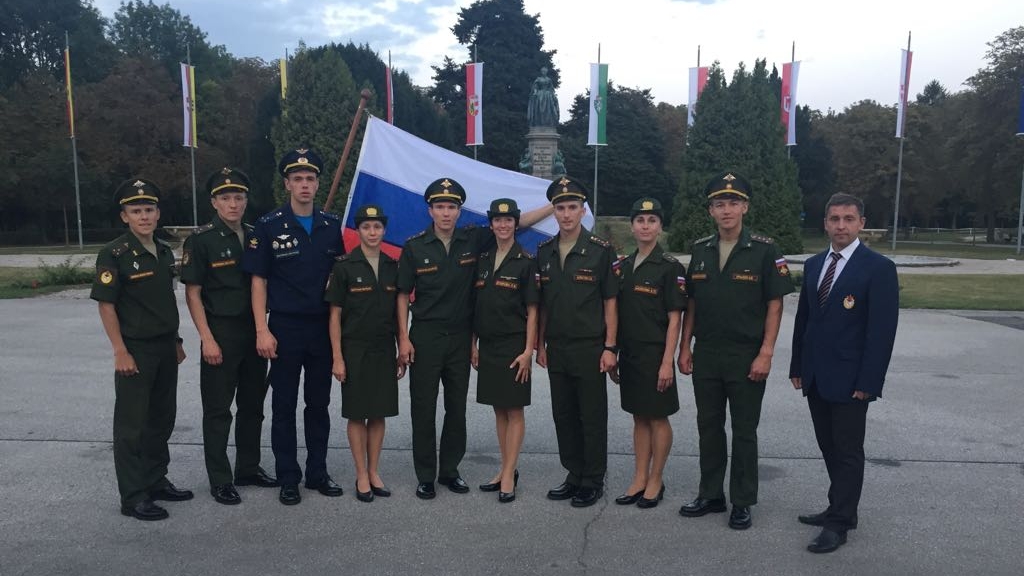 Спортсмены сборной Вооруженных сил РФ приняли участие в церемонии открытия 65-го чемпионата мира CISM по международному военному пятиборью