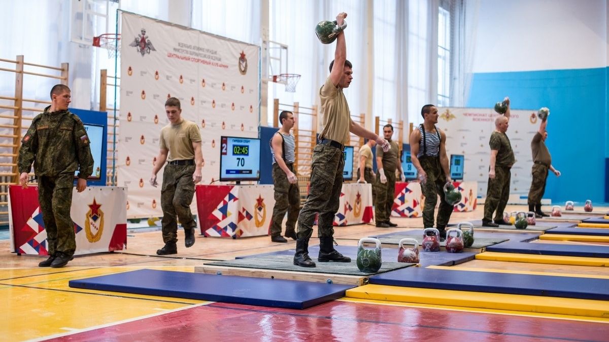 На базе ЦСКА в Самаре определись сильнейшие гиревики Центрального военного округа