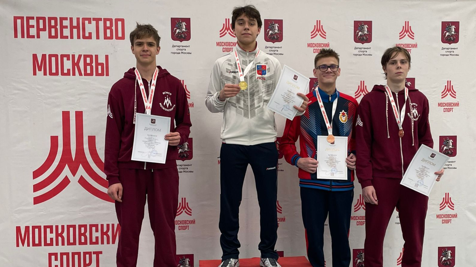 Юный фехтовальщик ЦСКА завоевал бронзу первенства Москвы по фехтованию