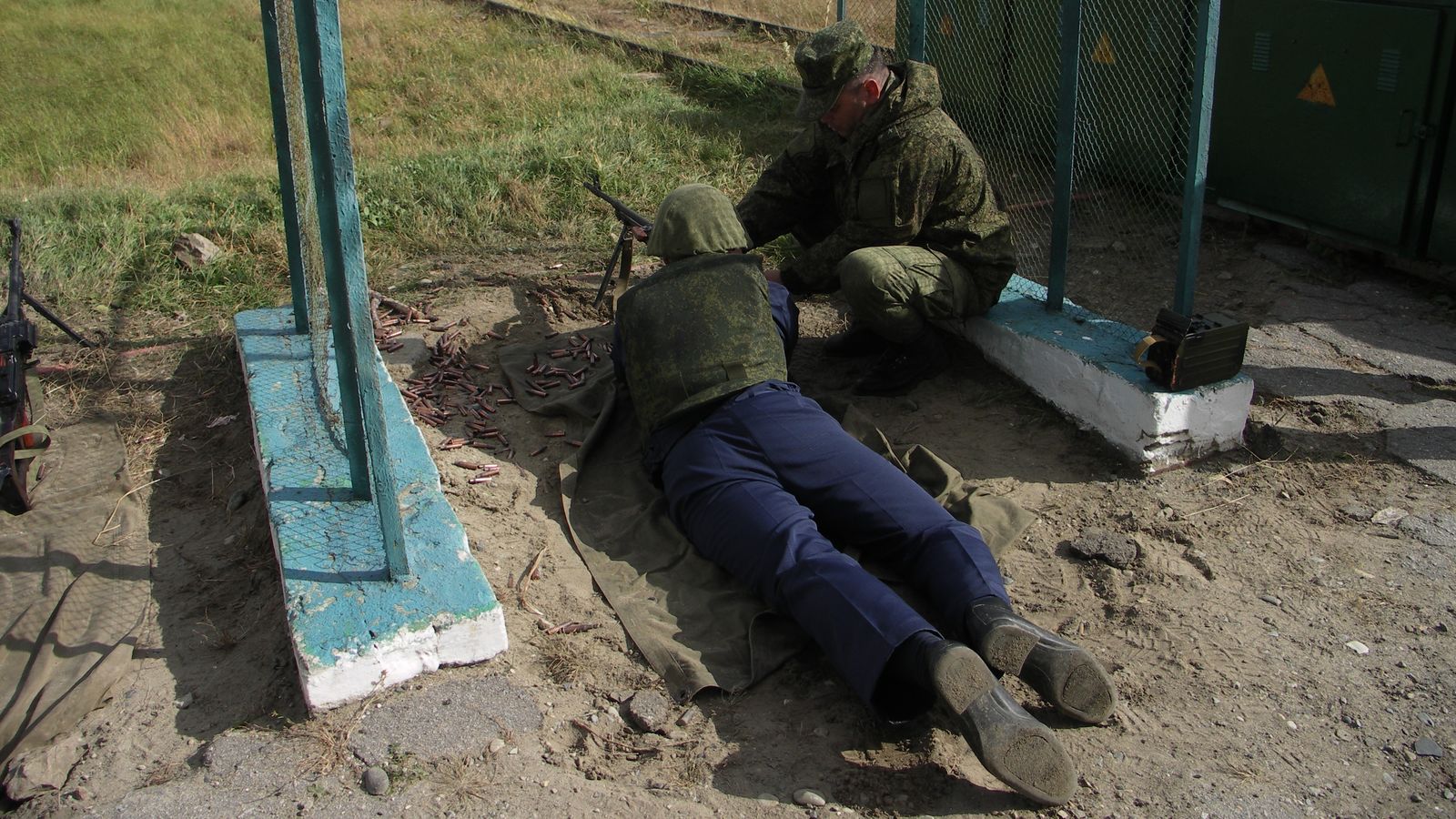 Военнослужащие ВВО показали юнармейцам ЦСКА/Хабаровск как обращаться с боевым оружием