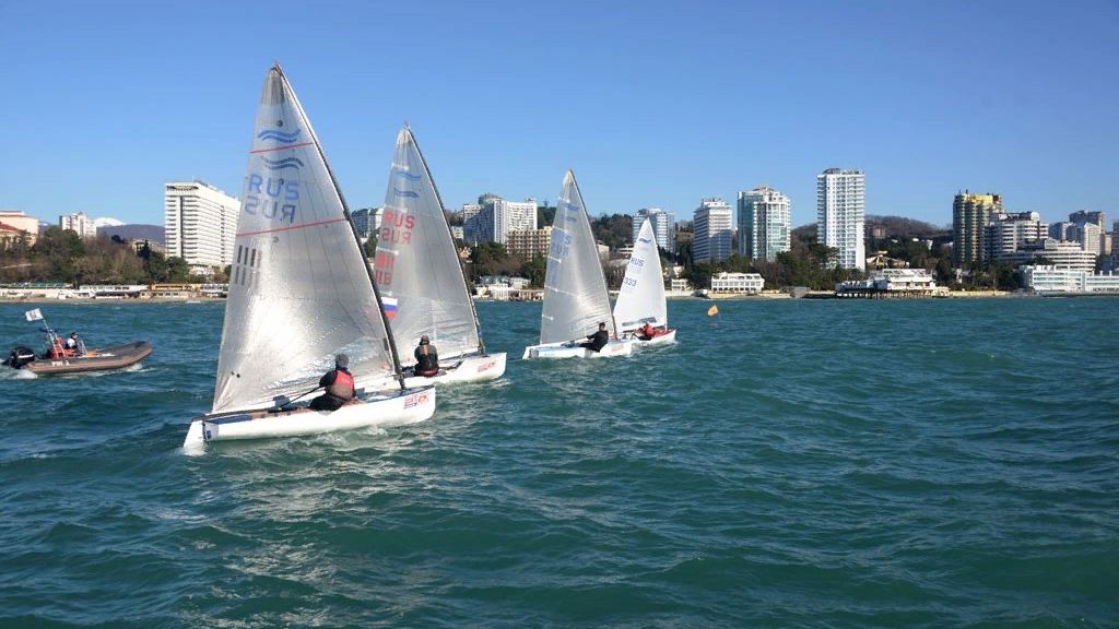 Евгений Деев (ЦСКА) победитель первого этапа Кубка России по парусному спорту