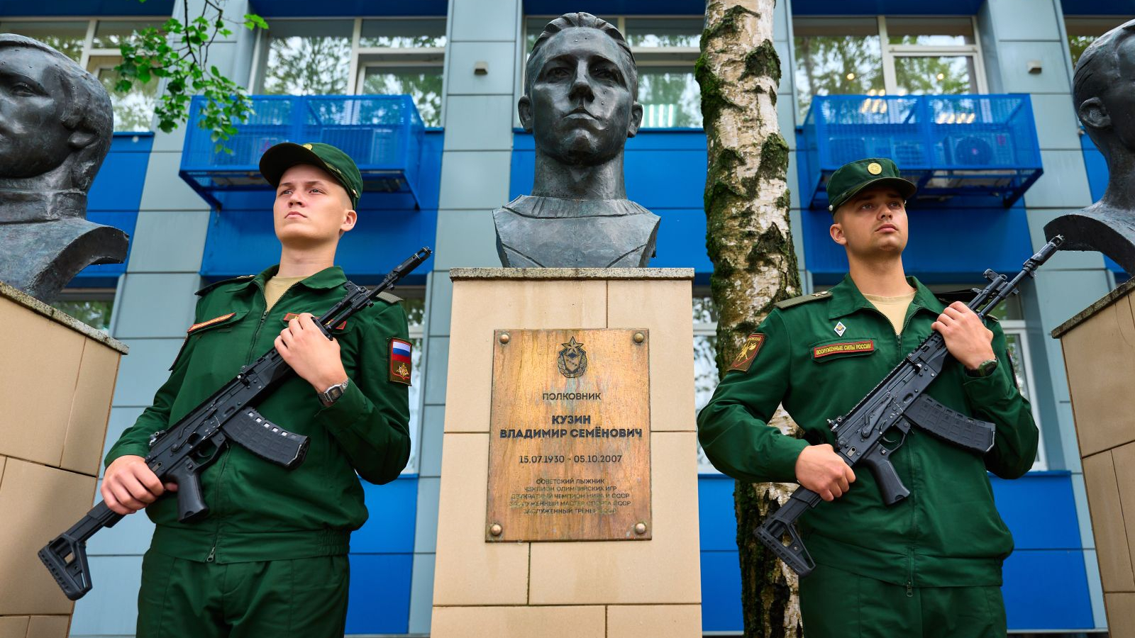 На Аллее славы ЦСКА прошло возложение цветов к бюсту Владимира Кузина