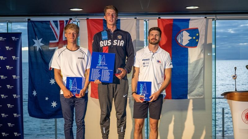 Армейский яхтсмен Даниил Крутских стал первым россиянином завоевавшим «золото» чемпионата мира в классе «Лазер-радиал»