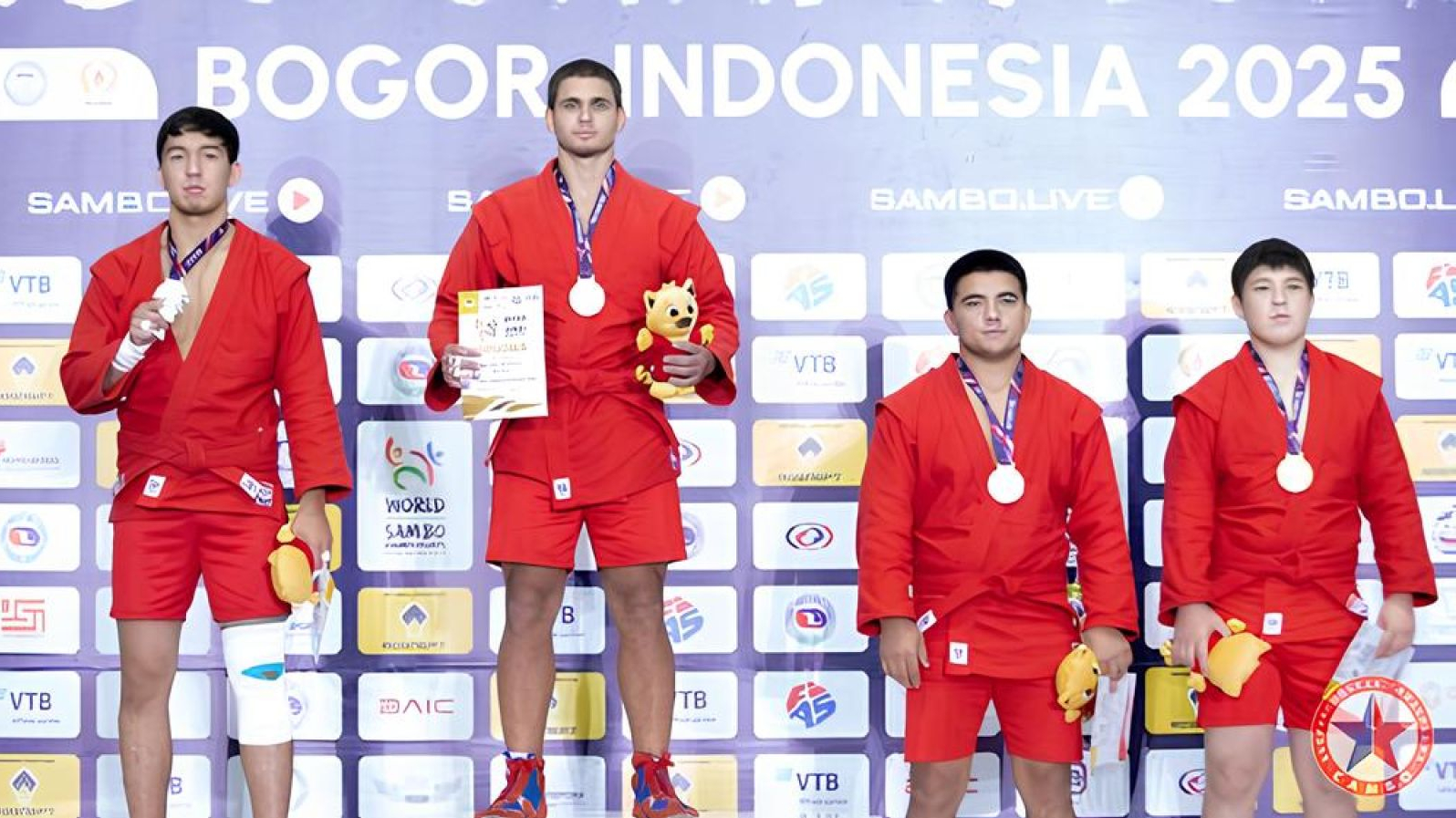 Армеец стал победителем первенства мира по самбо в весе 98 кг