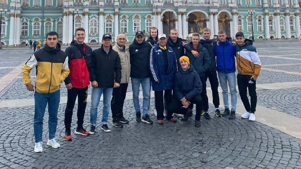 Участники чемпионата ВС РФ по военному троеборью познакомились с достопримечательностями культурной столицы