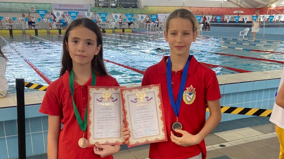 Армейские пловцы из Ростова-на-Дону и Краснодара завоевали 14 медалей на соревнованиях по плаванию в Крыму