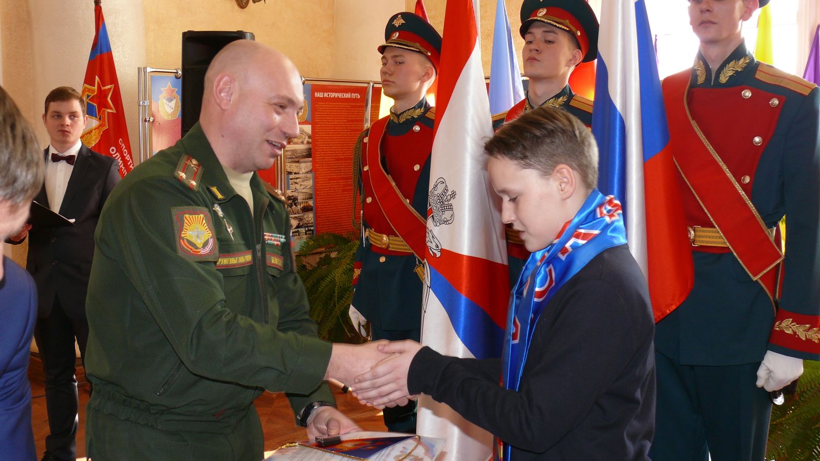 В полку юных армейцев прибыло