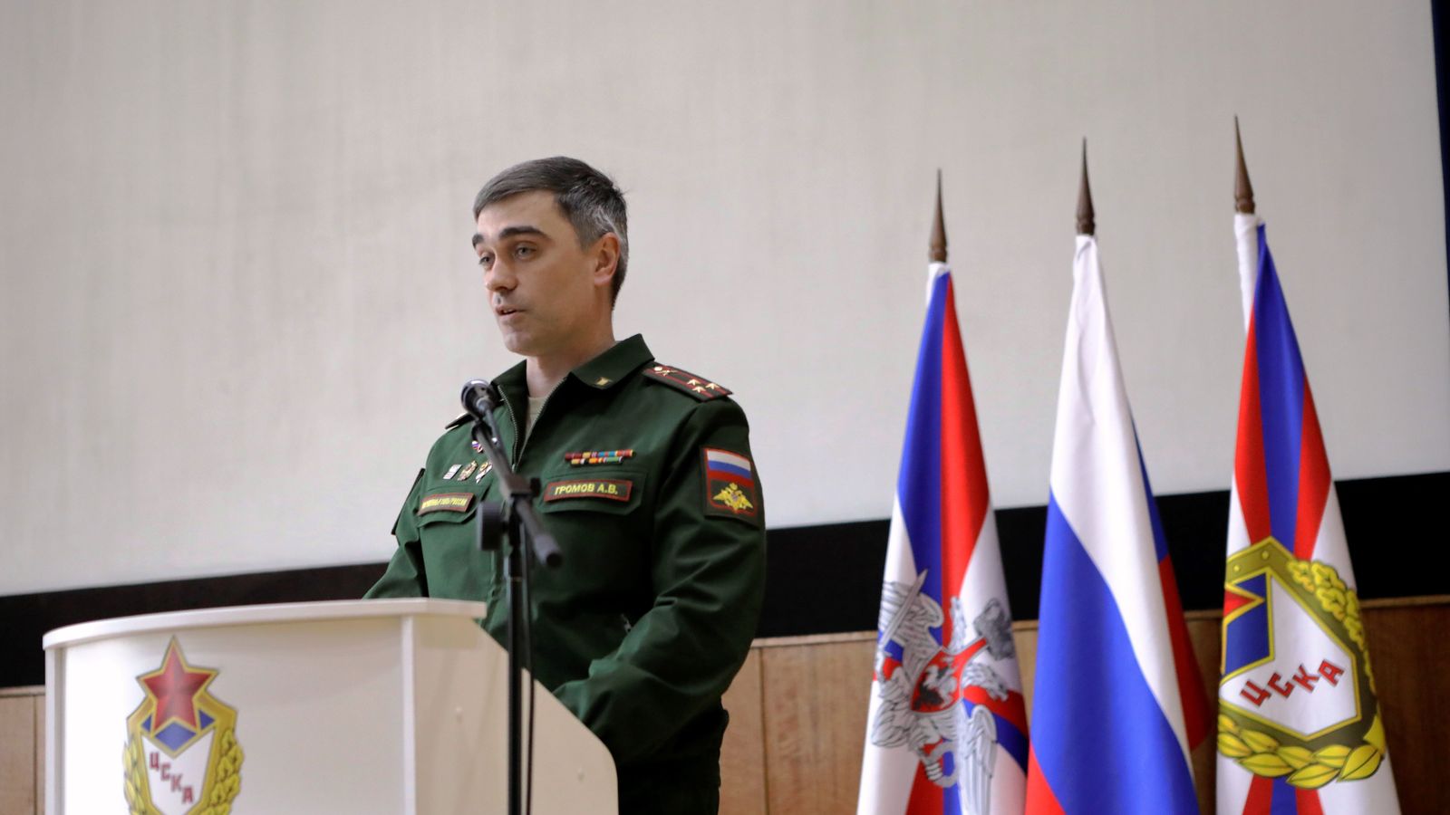 Начальник ЦСКА полковник Артем Громов поздравил сотрудников ЦСКА с Днем защитника Отечества