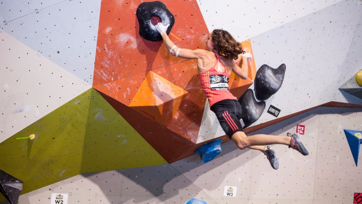 Екатерина Киприянова (ЦСКА) вошла в пятерку сильнейших на ЧЕ-2017 по скалолазанию в боулдеринге