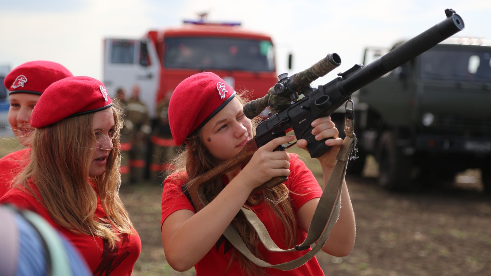 Экспозицию ЦСКА/Самара на форуме «Армия-2017» в Рощинском посетили более 500 человек