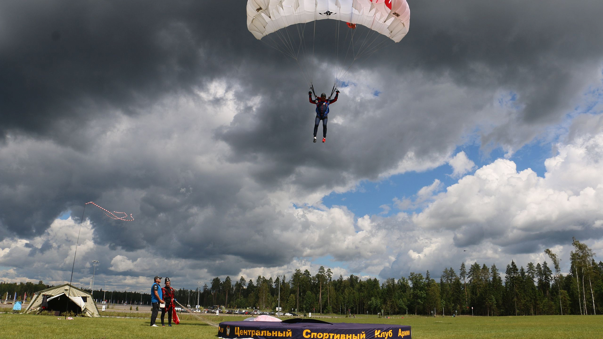 Парашютисты сборной России совершили почти 90 тысяч прыжков