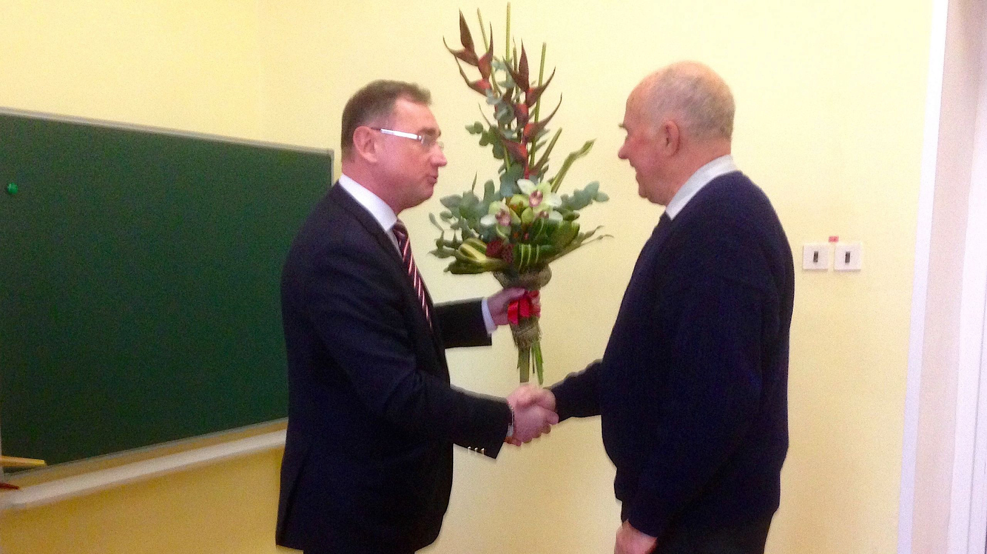 В филиале ЦСКА/Санкт-Петербург поздравили с юбилеем тренера по лёгкой атлетике Эдуарда Большакова