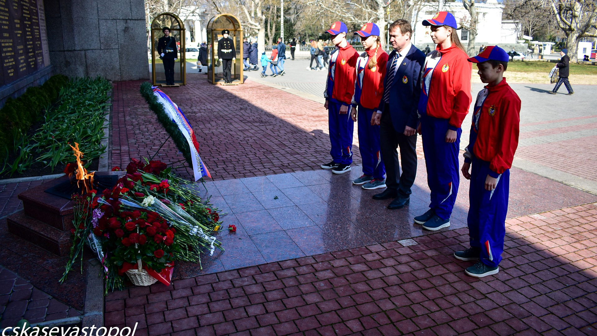 Воспитанники севастопольской спортивной школы ЦСКА почтили память защитников Севастополя