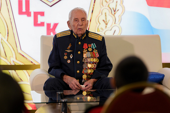 Воспитанники ЦСКА встретились с ветераном Великой Отечественной войны