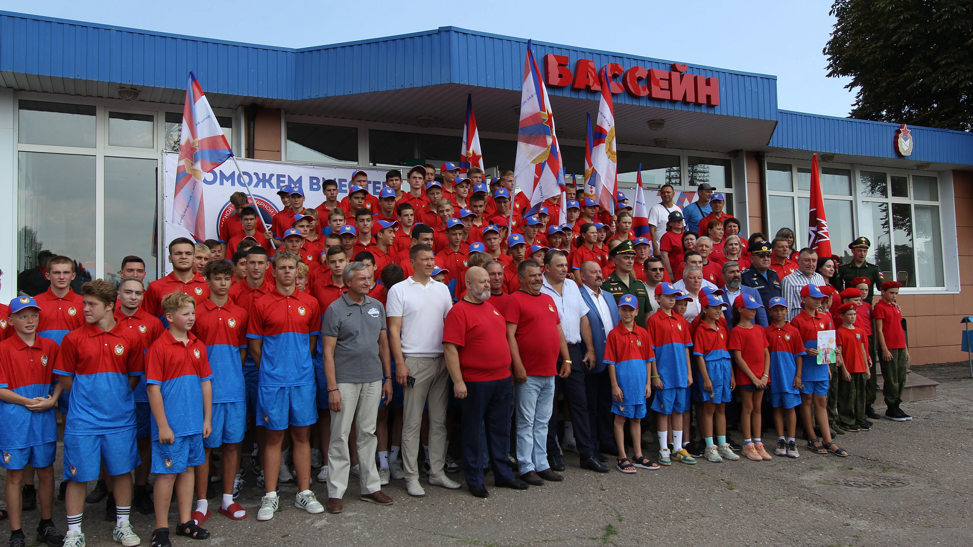 Пункт сбора адресной гуманитарной помощи ЦСКА открыт в филиале армейского Клуба в Ростове-на-Дону