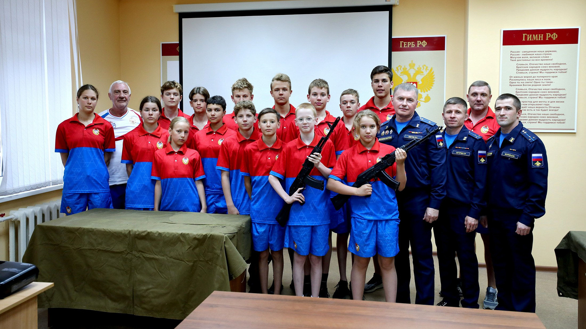 Сотрудники ЦСКА/Самара провели урок огневой подготовки для юных пловцов армейской спортивной школы им. Г.Н. Прозуменщиковой