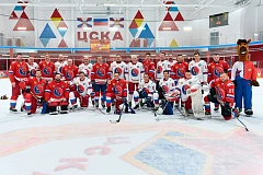 В Москве состоялась церемония открытия товарищеского матча по хоккею среди команд ветеранов ЦСКА