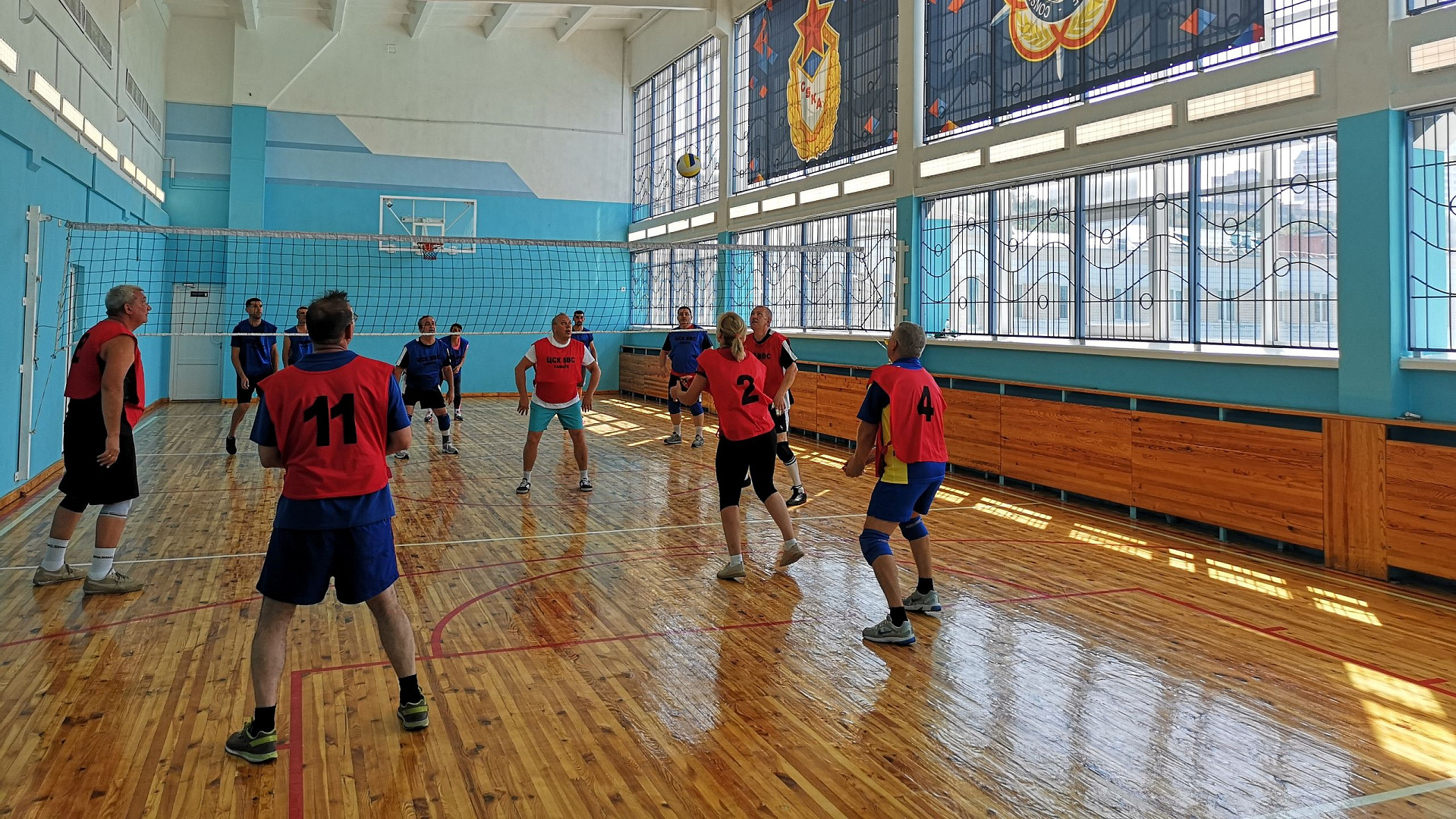 День физкультурника коллектив ЦСКА/Самара отметил награждением заслуженных армейцев и товарищеским матчем по волейболу