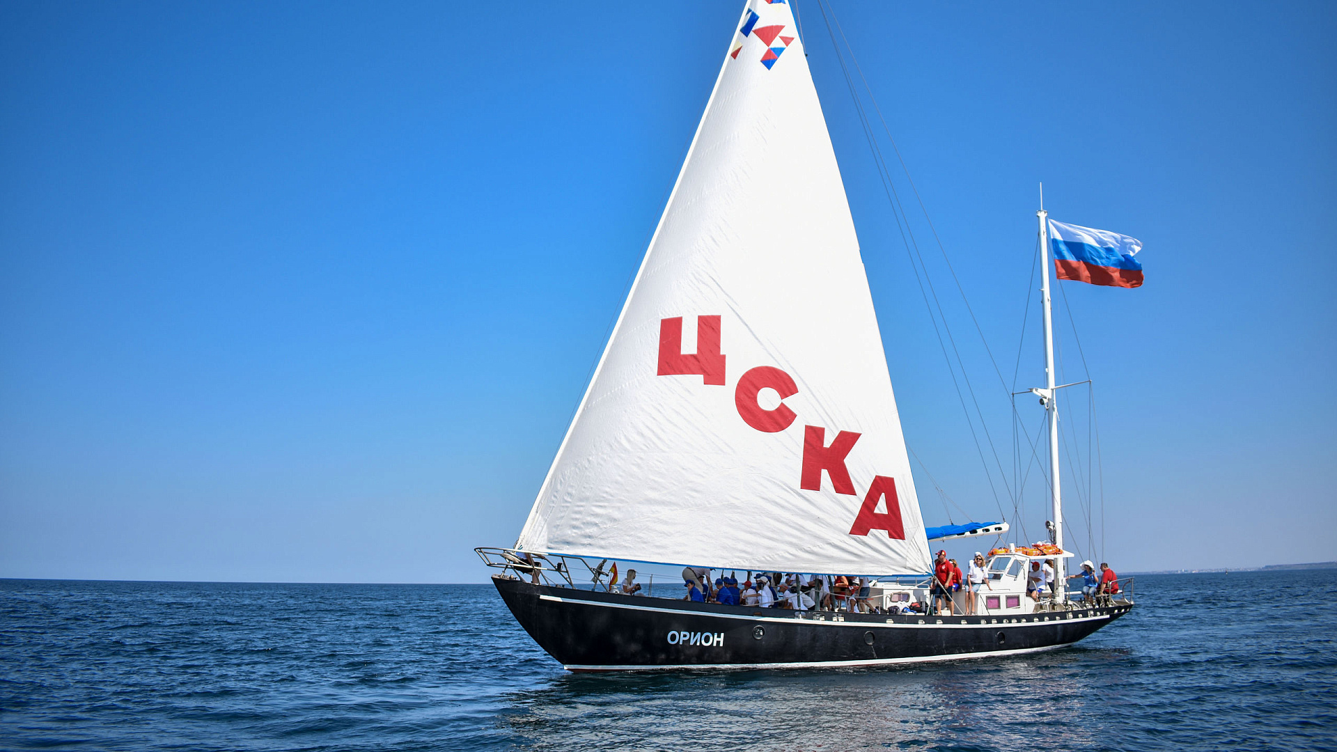 В филиале ЦСКА г. Севастополь готовят к спуску на воду старейшую яхту на Черном море