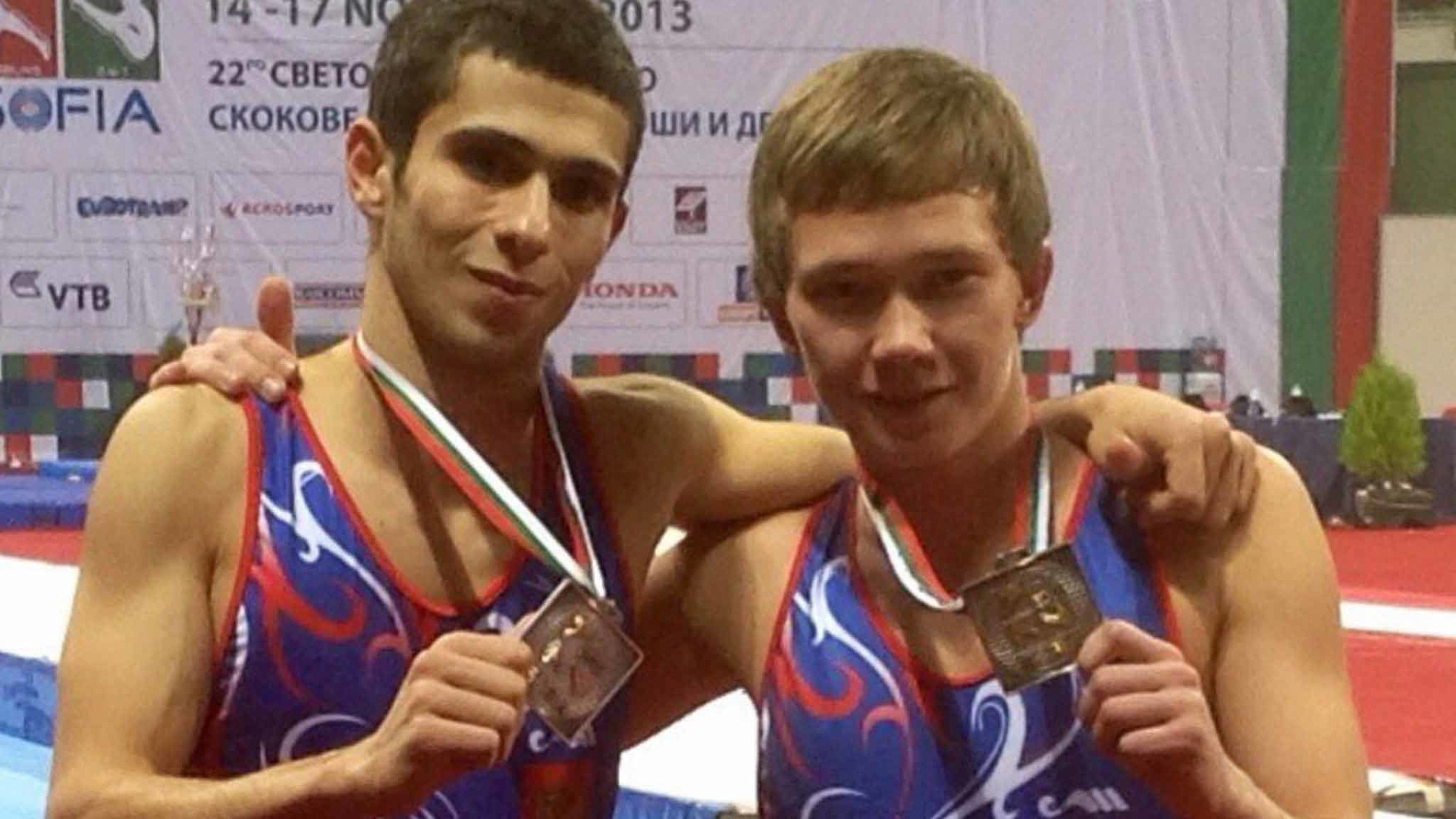 Армейцы Михаил Мельник и Сергей Азарян завоевали «золото» на чемпионате Европы по прыжкам на батуте