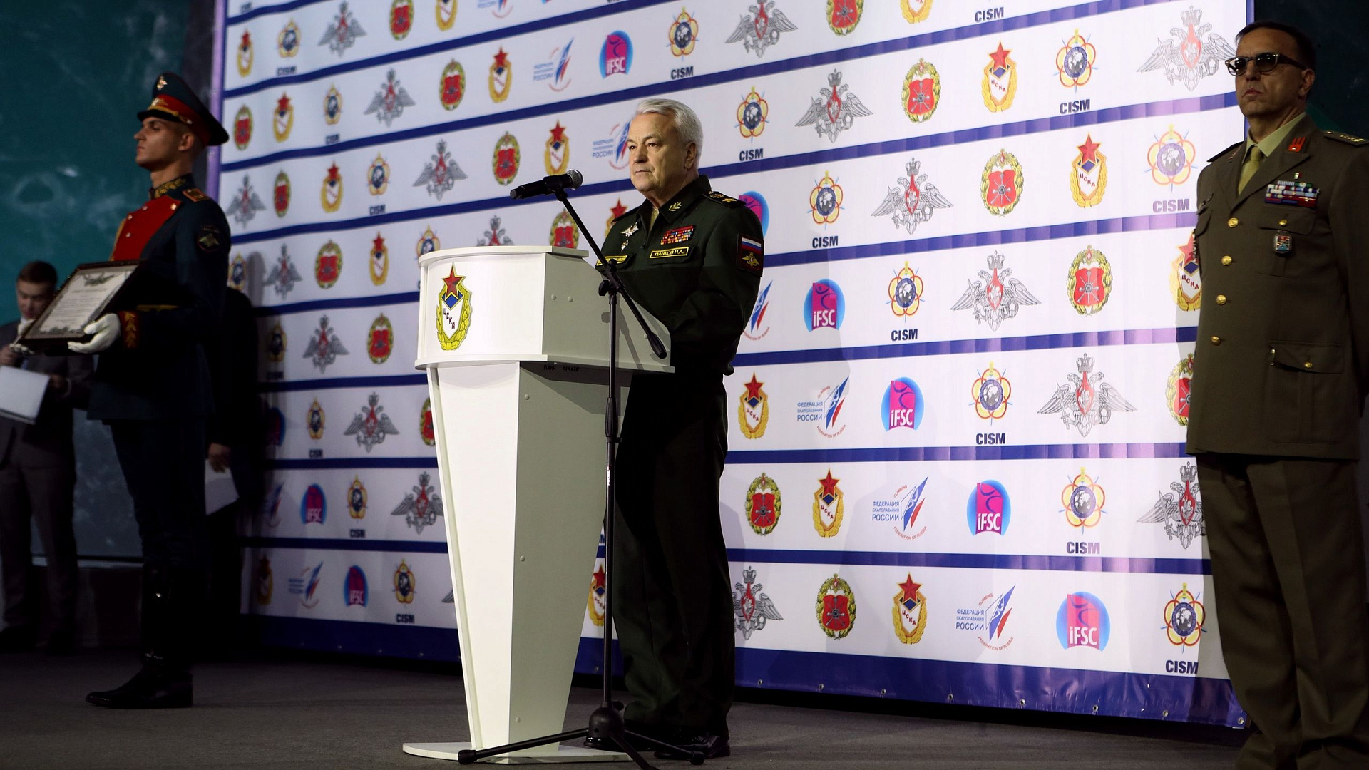 Статс-секретарь – замминистра обороны РФ Николай Панков открыл первый чемпионат мира CISM по скалолазанию в помещении