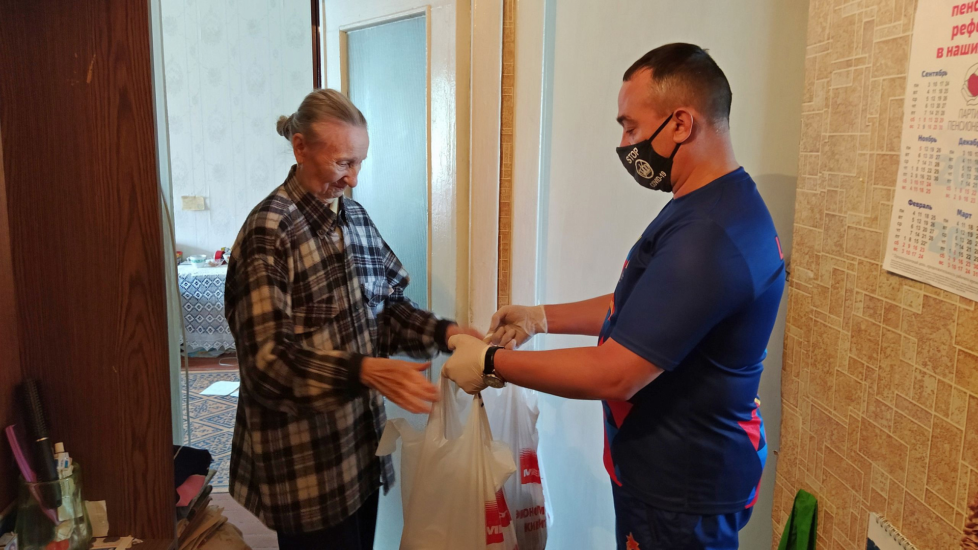 Недежурные встречи: Ветеранов армейского спорта регулярно навещают сотрудники спортцентра г. Екатеринбург ЦСКА/Самара